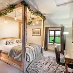 Dom wakacyjny The Gilpin Farmhouse, District Getaway - Ridgestone