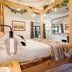 The Gilpin Farmhouse, District Getaway - Ridgestone