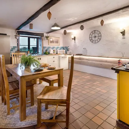 The Gilpin Farmhouse, District Getaway Holiday home Levens
