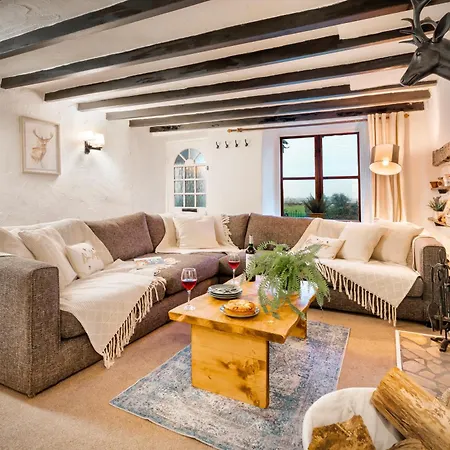 The Gilpin Farmhouse, District Getaway Holiday home