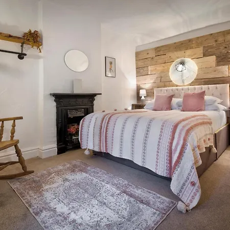 The Gilpin Farmhouse, District Getaway Holiday home *