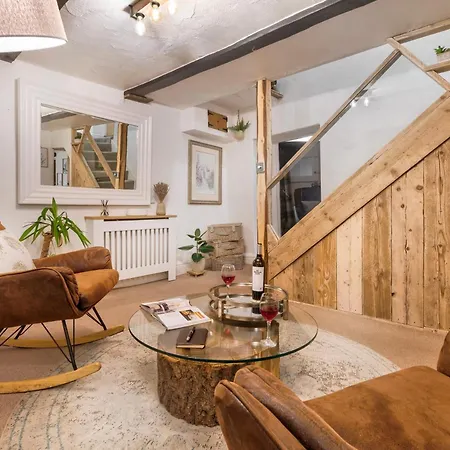 The Gilpin Farmhouse, District Getaway - Ridgestone