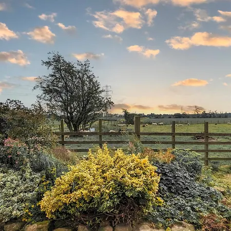 The Gilpin Farmhouse, District Getaway Holiday home *