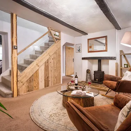 The Gilpin Farmhouse, District Getaway Holiday home