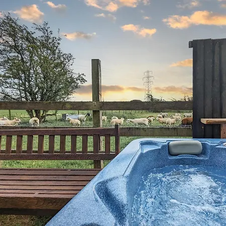 The Gilpin Farmhouse, District Getaway Holiday home *